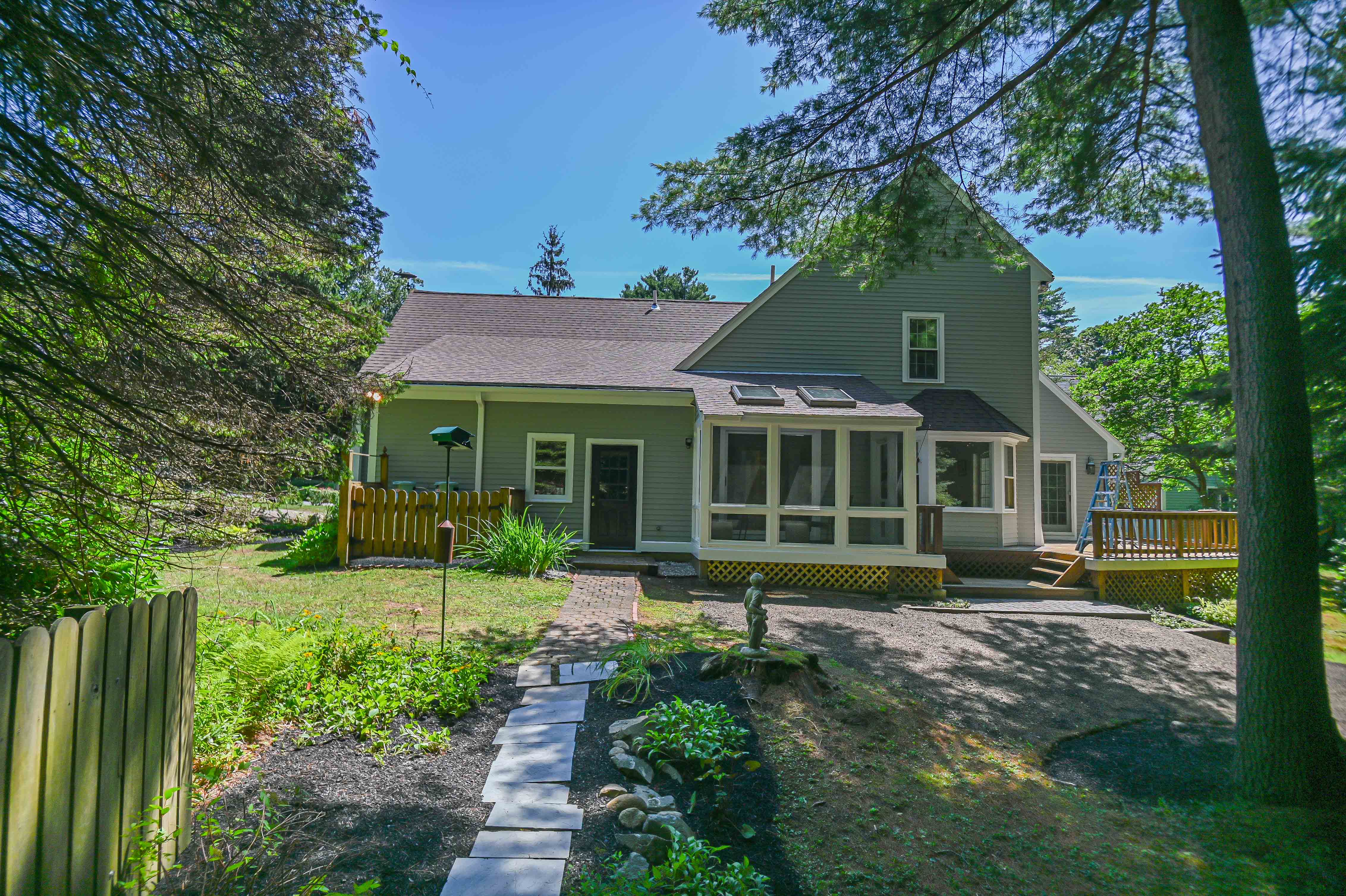 York, Maine, 03909, United States, 3 Bedrooms Bedrooms, ,3 BathroomsBathrooms,Residential,For Sale,1912030