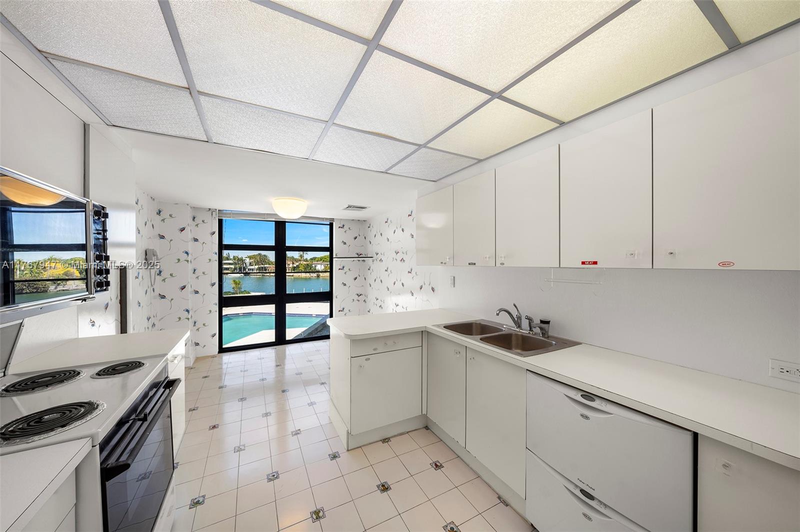 Miami Beach, Florida, 33140, United States, 3 Bedrooms Bedrooms, ,4 BathroomsBathrooms,Residential,For Sale,1745690
