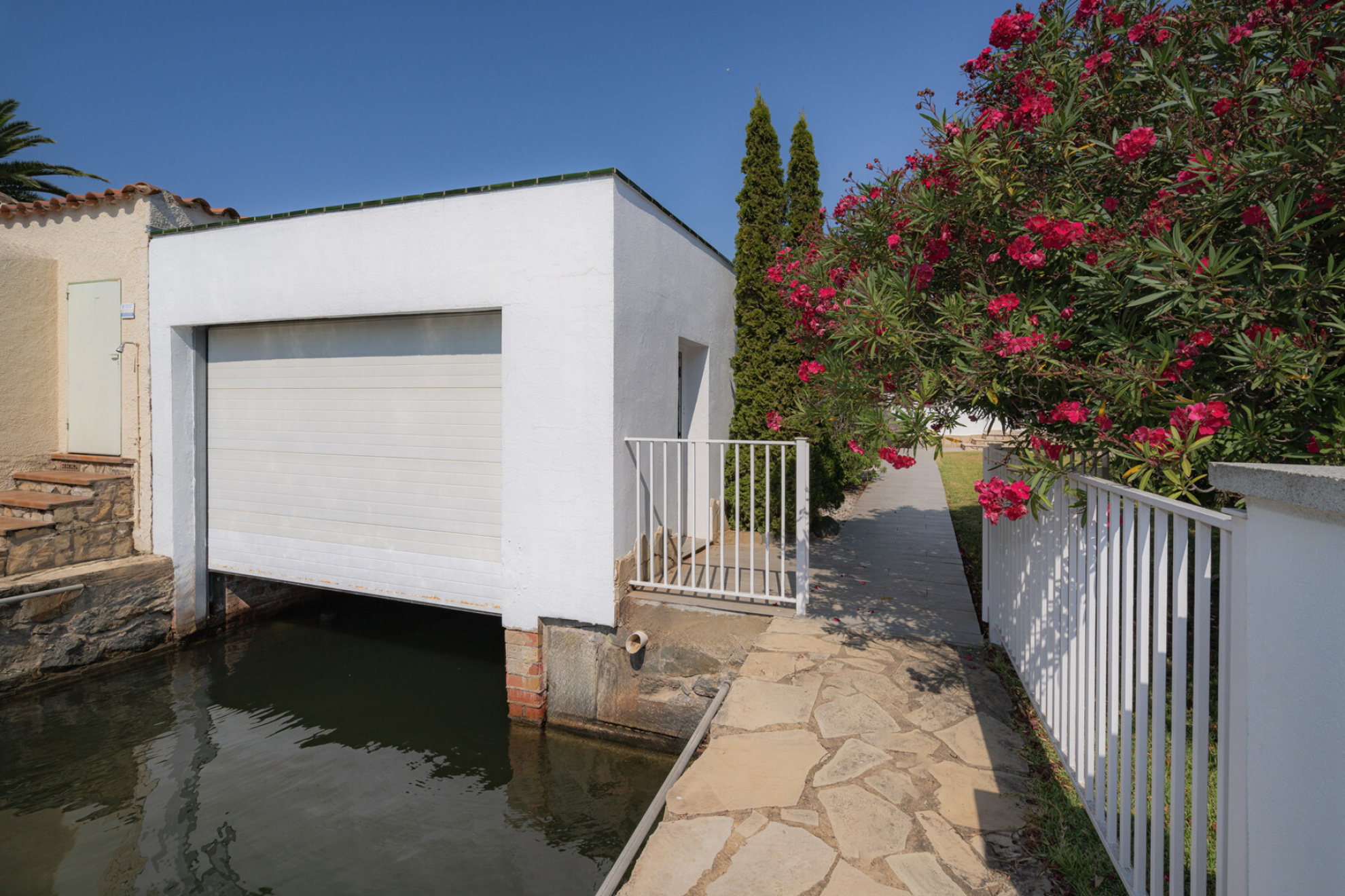  Magnificent property with 25 m of mooring and garage for boats. - 物件實景