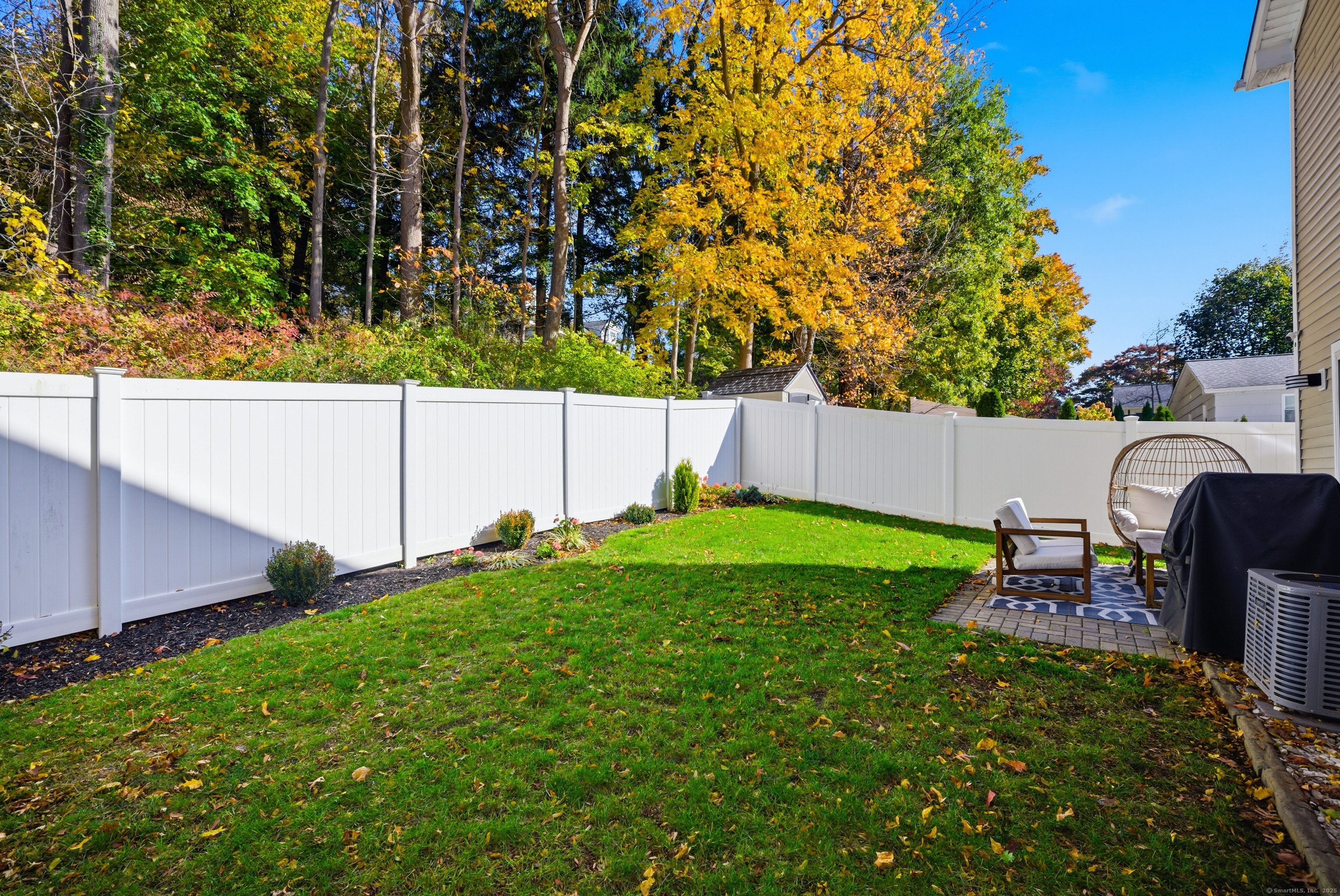 Milford, Connecticut, 06460, United States, 3 Bedrooms Bedrooms, ,3 BathroomsBathrooms,Residential,For Sale,1987930