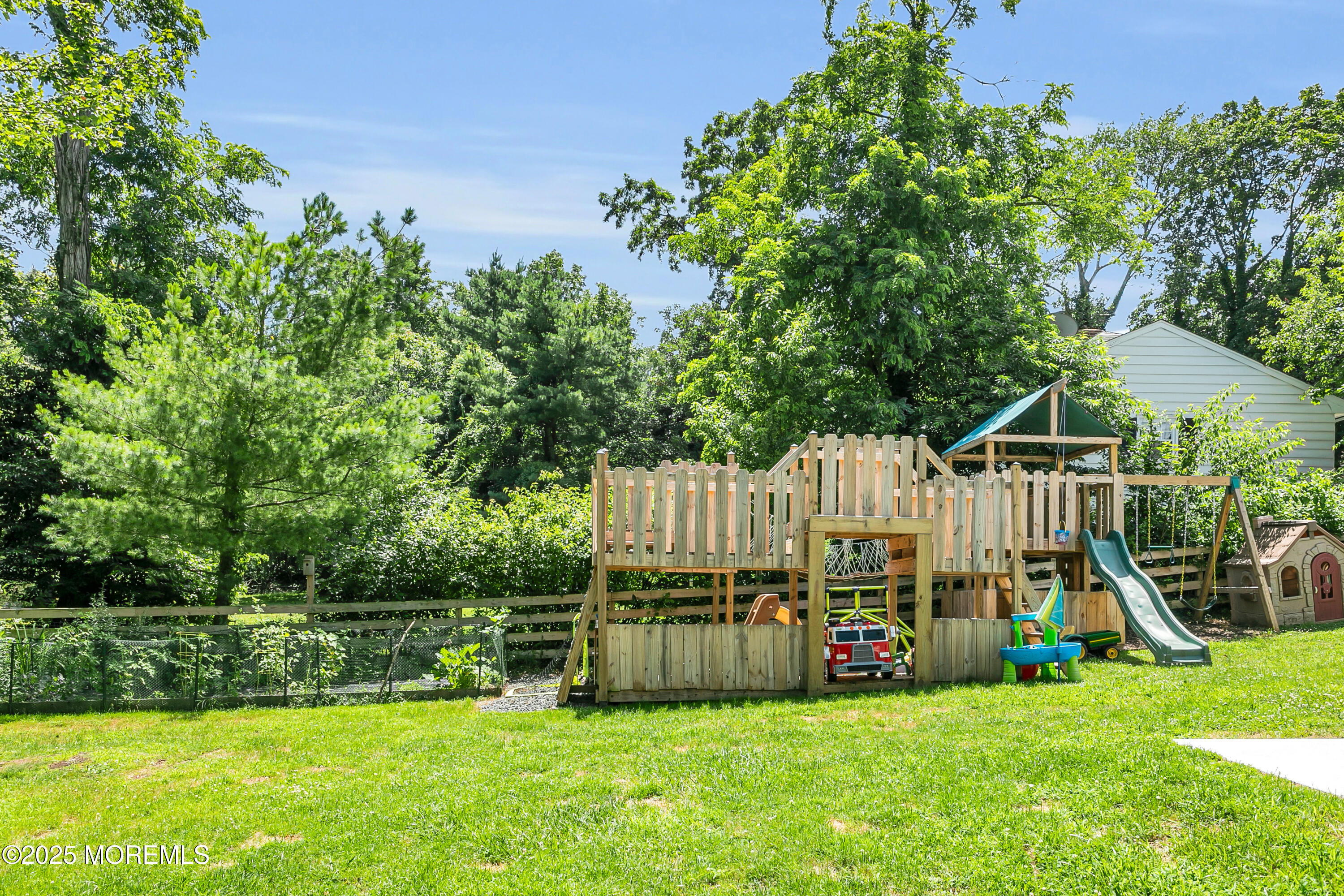 Atlantic Highlands, New Jersey, 07716, United States, 3 Bedrooms Bedrooms, ,2 BathroomsBathrooms,Residential,For Sale,1921380