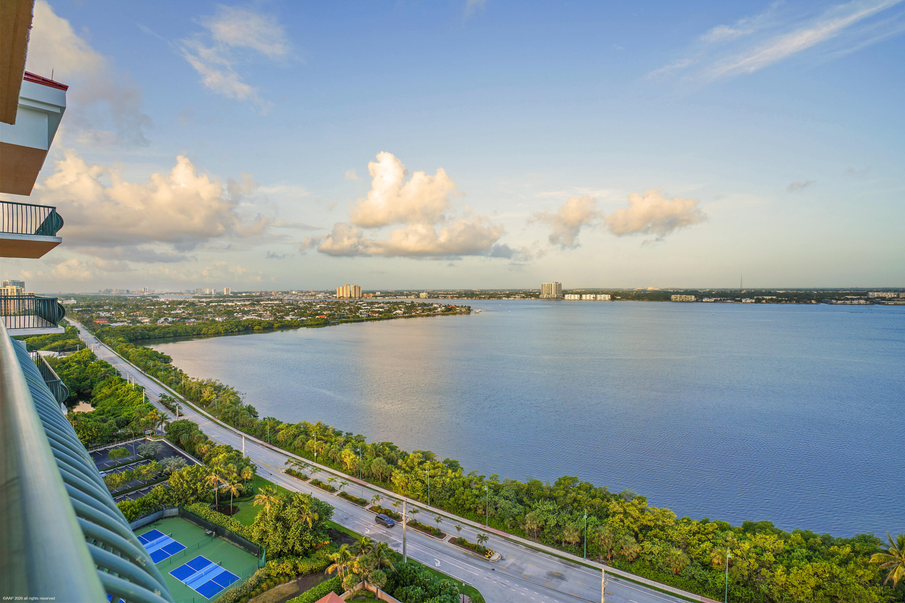  5150 N Ocean Drive PH 2001 - 物件實景