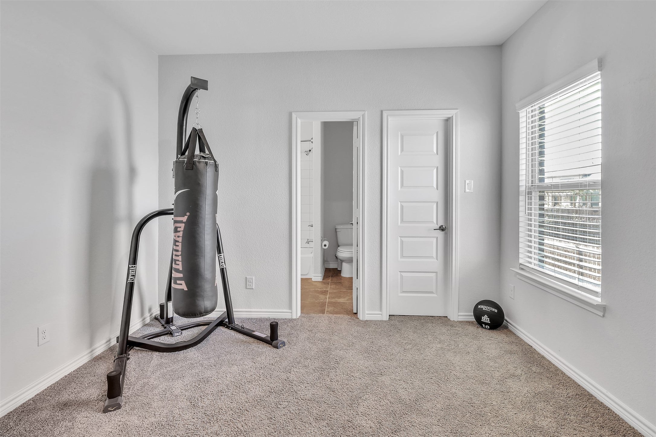 Justin, Texas, 76247, United States, 4 Bedrooms Bedrooms, ,4 BathroomsBathrooms,Residential,For Sale,1981121