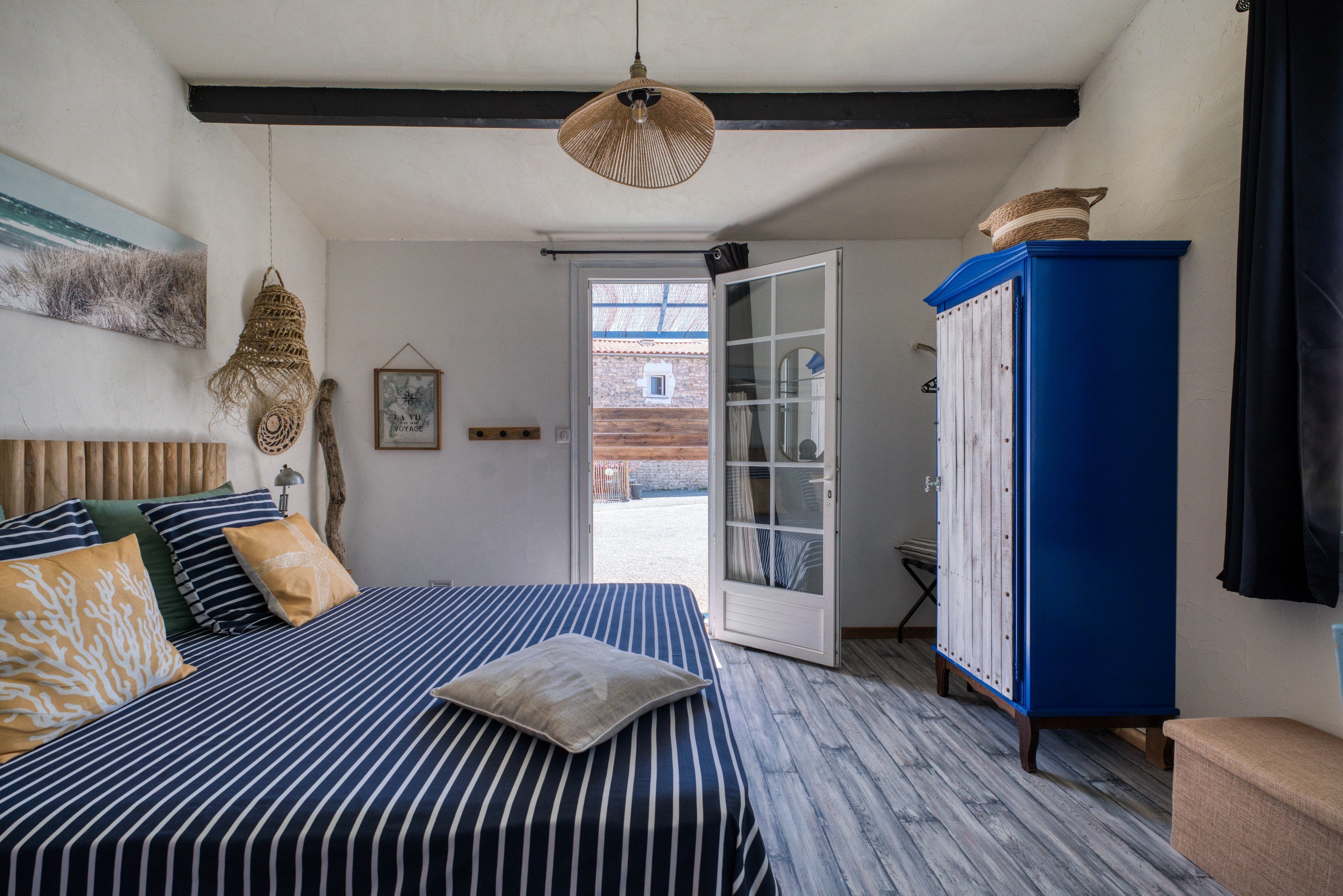  CHARMING BOHEMIAN-CHIC ESTATE – GUEST HOUSE BUSINESS WITH COTTAGES AND POOL, 6 … - 物件實景