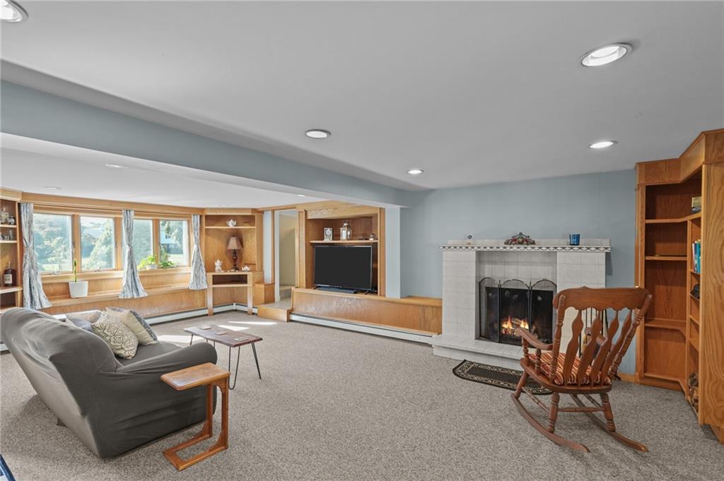 North Kingstown, Rhode Island, 02852, United States, 3 Bedrooms Bedrooms, ,4 BathroomsBathrooms,Residential,For Sale,1973997