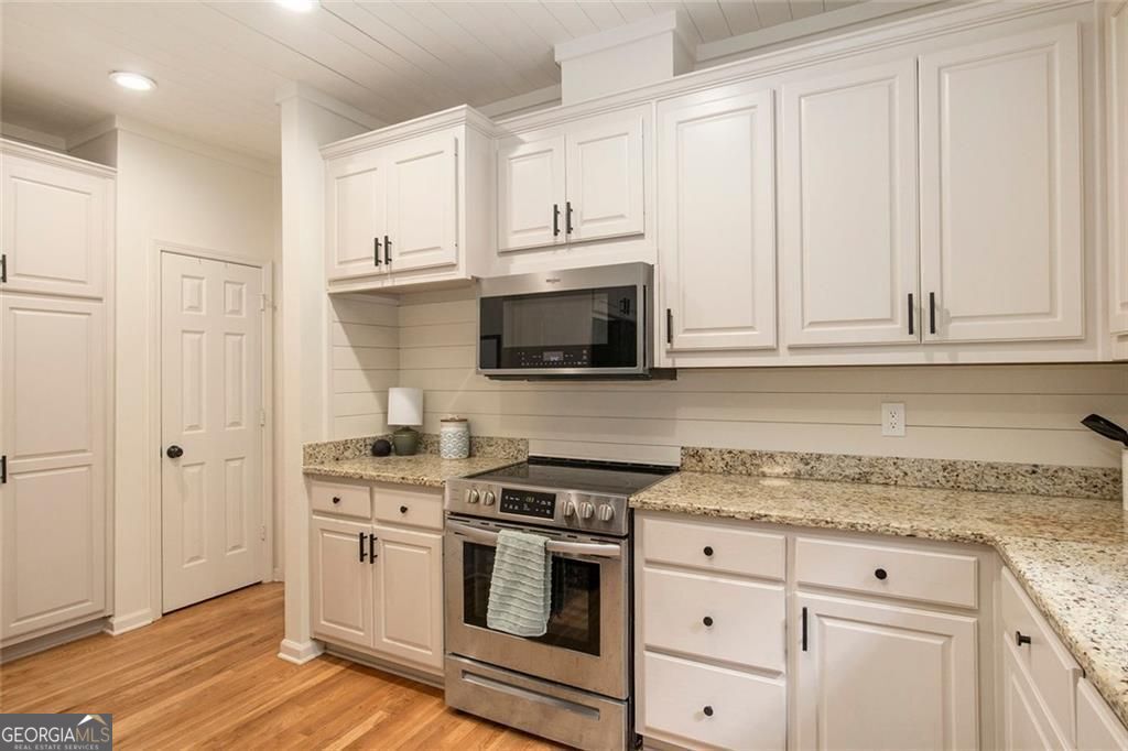 Flowery Branch, Georgia, 30542, United States, 5 Bedrooms Bedrooms, ,4 BathroomsBathrooms,Residential,For Sale,1914640