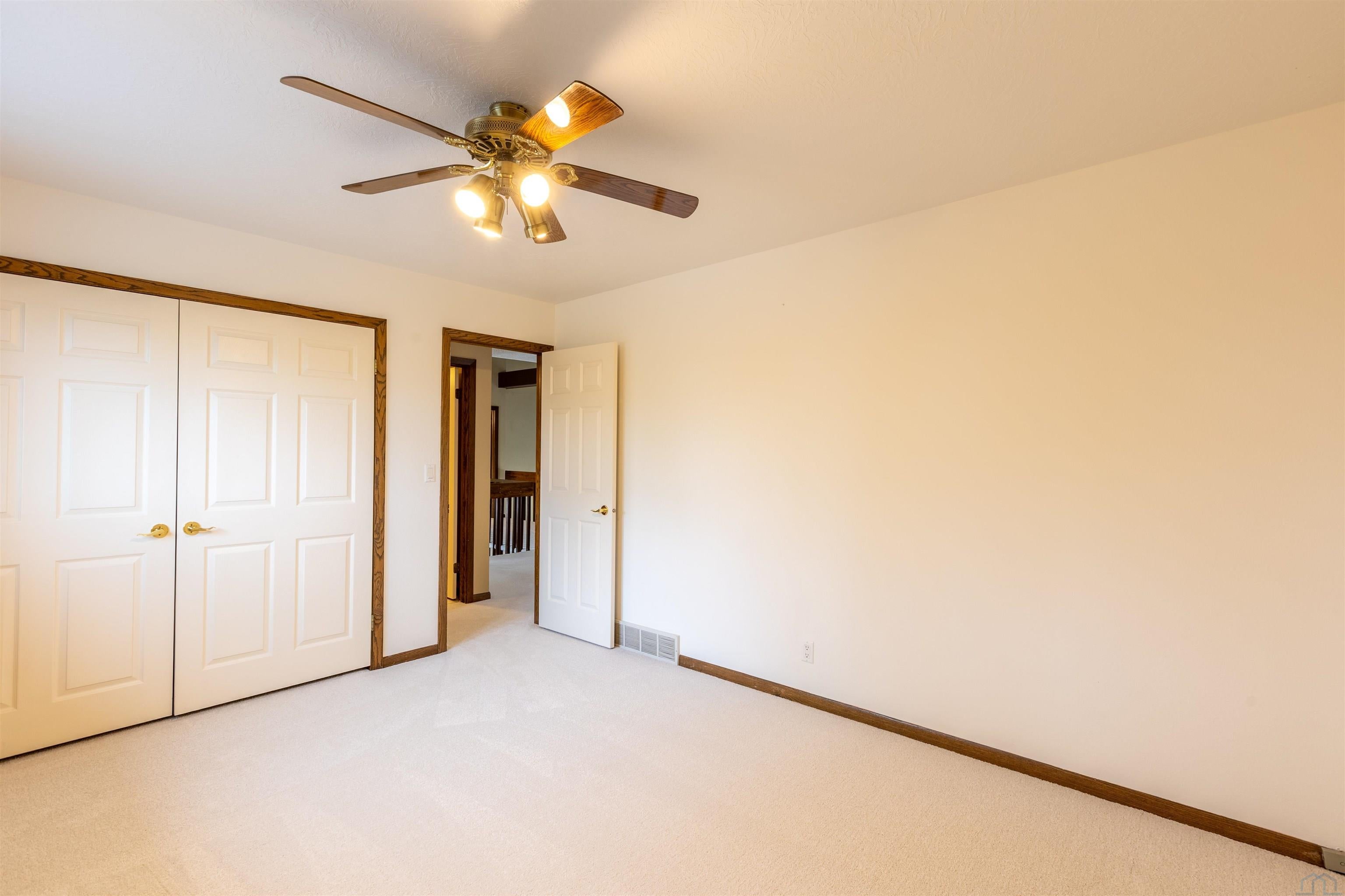 Sioux City, Iowa, 51104, United States, 4 Bedrooms Bedrooms, ,5 BathroomsBathrooms,Residential,For Sale,2042014