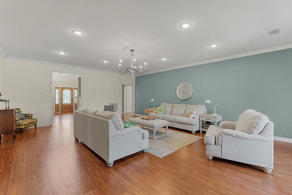 Terrell, Texas, 75160, United States, 4 Bedrooms Bedrooms, ,5 BathroomsBathrooms,Residential,For Sale,1827226