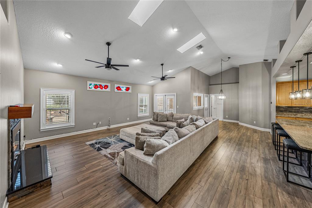 Seffner, Florida, 33584, United States, 5 Bedrooms Bedrooms, ,4 BathroomsBathrooms,Residential,For Sale,1991744