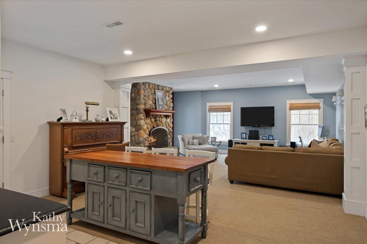 East Grand Rapids, Michigan, 49506, United States, 5 Bedrooms Bedrooms, ,5 BathroomsBathrooms,Residential,For Sale,1933647