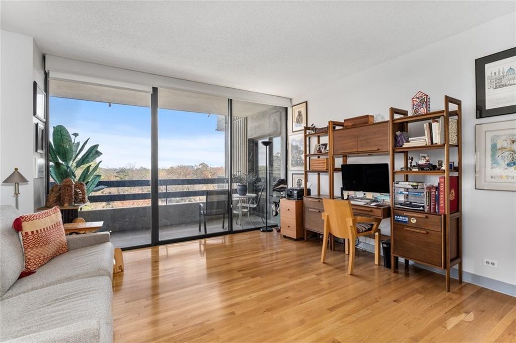 Atlanta, Georgia, 30305, United States, 2 Bedrooms Bedrooms, ,2 BathroomsBathrooms,Residential,For Sale,2002175