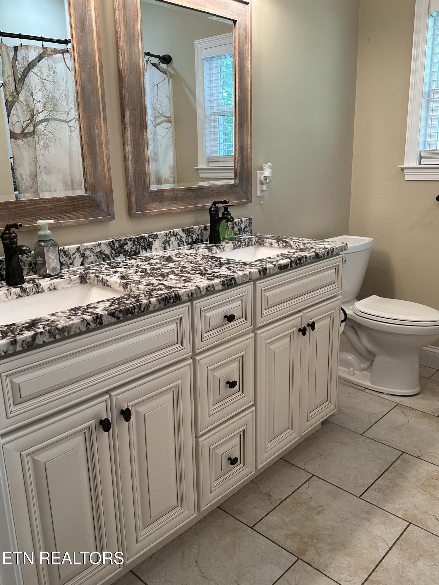 Maryville, Tennessee, 37804, United States, 5 Bedrooms Bedrooms, ,3 BathroomsBathrooms,Residential,For Sale,1927835