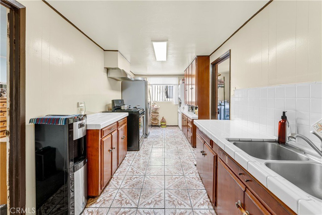 Los Angeles, California, 90031, United States, 3 Bedrooms Bedrooms, ,1 BathroomBathrooms,Residential,For Sale,1990461