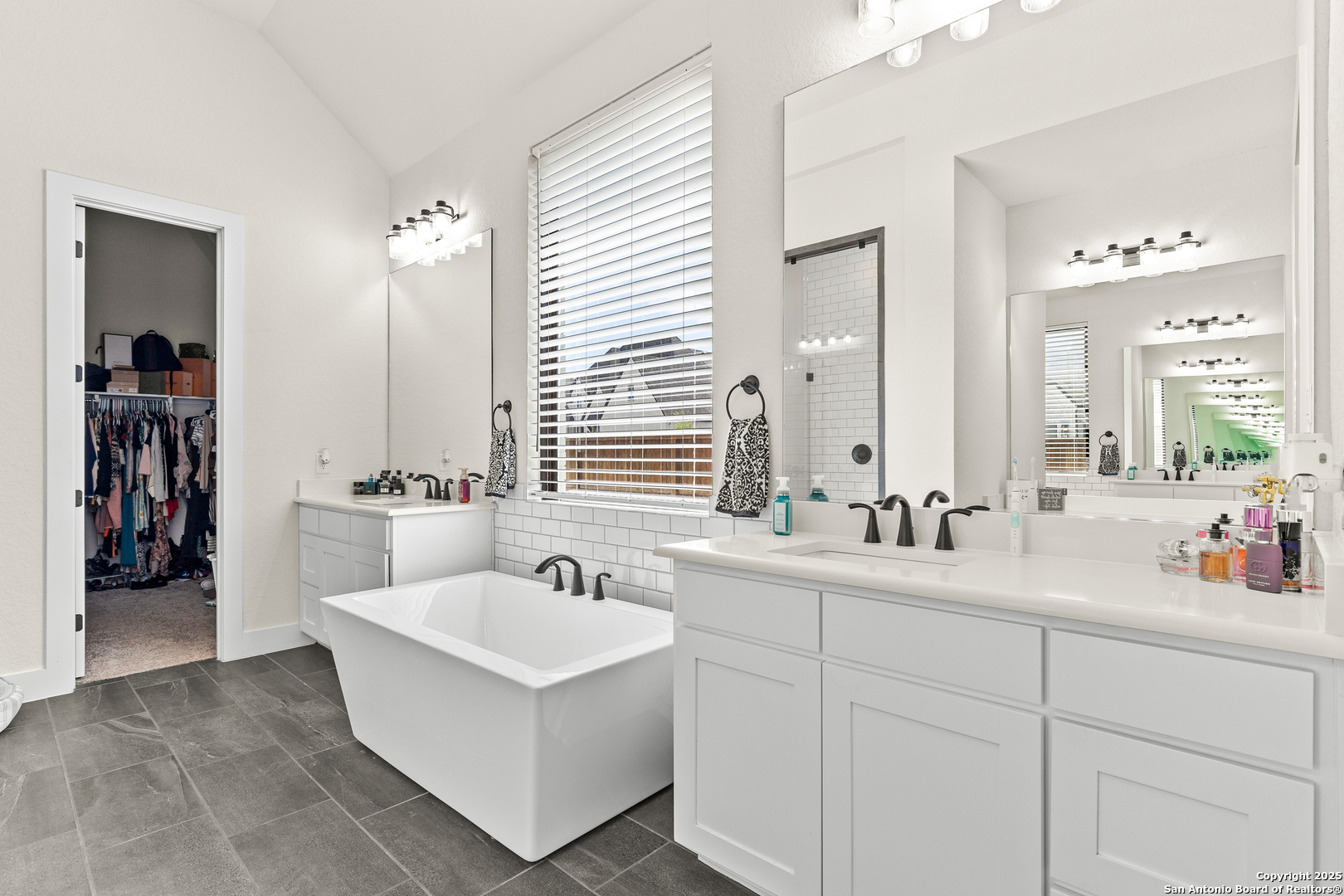 Cibolo, Texas, 78108, United States, 4 Bedrooms Bedrooms, ,4 BathroomsBathrooms,Residential,For Sale,1982073