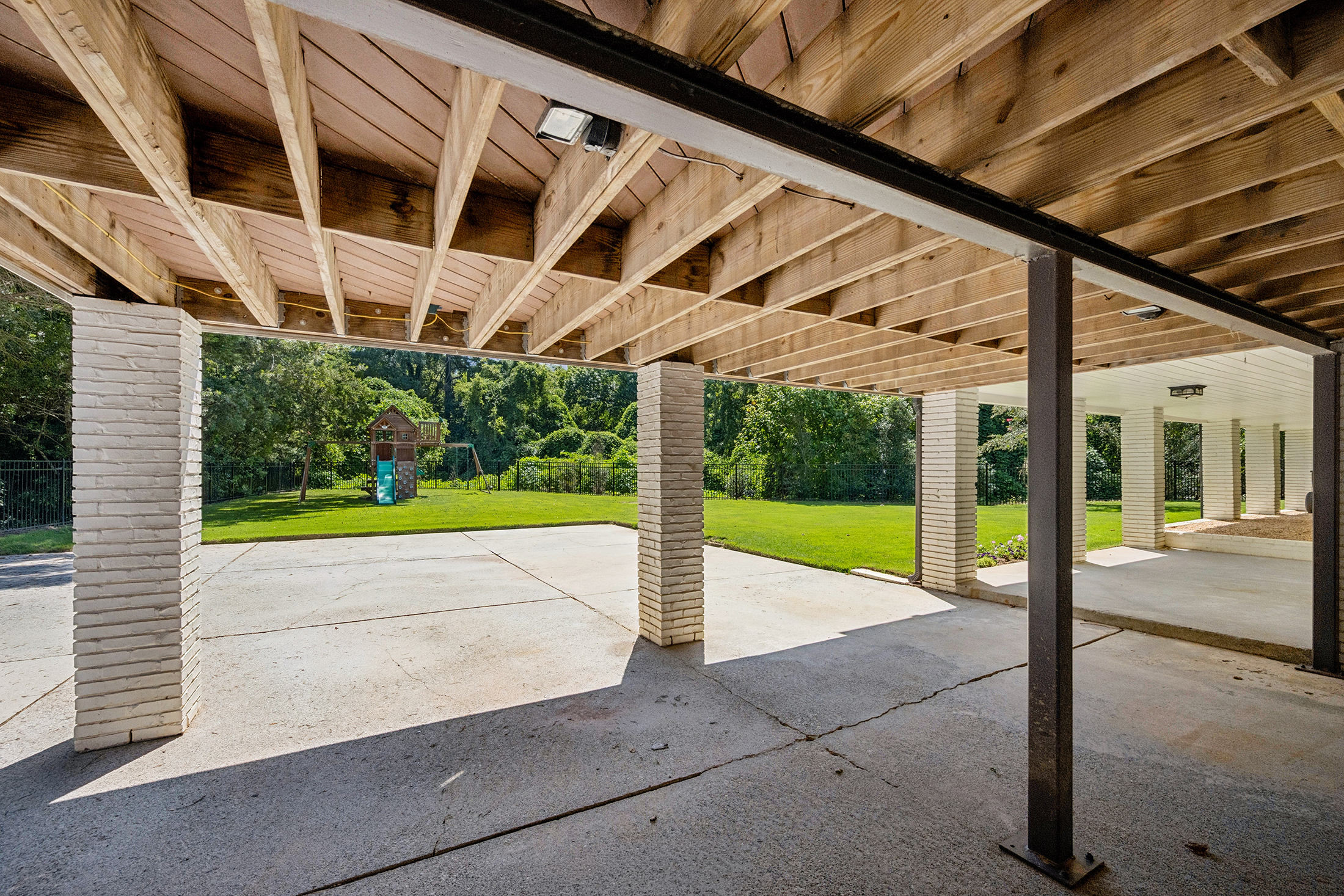  Thoughtfully Renovated Mid-Century Modern in Morningside - 物件實景