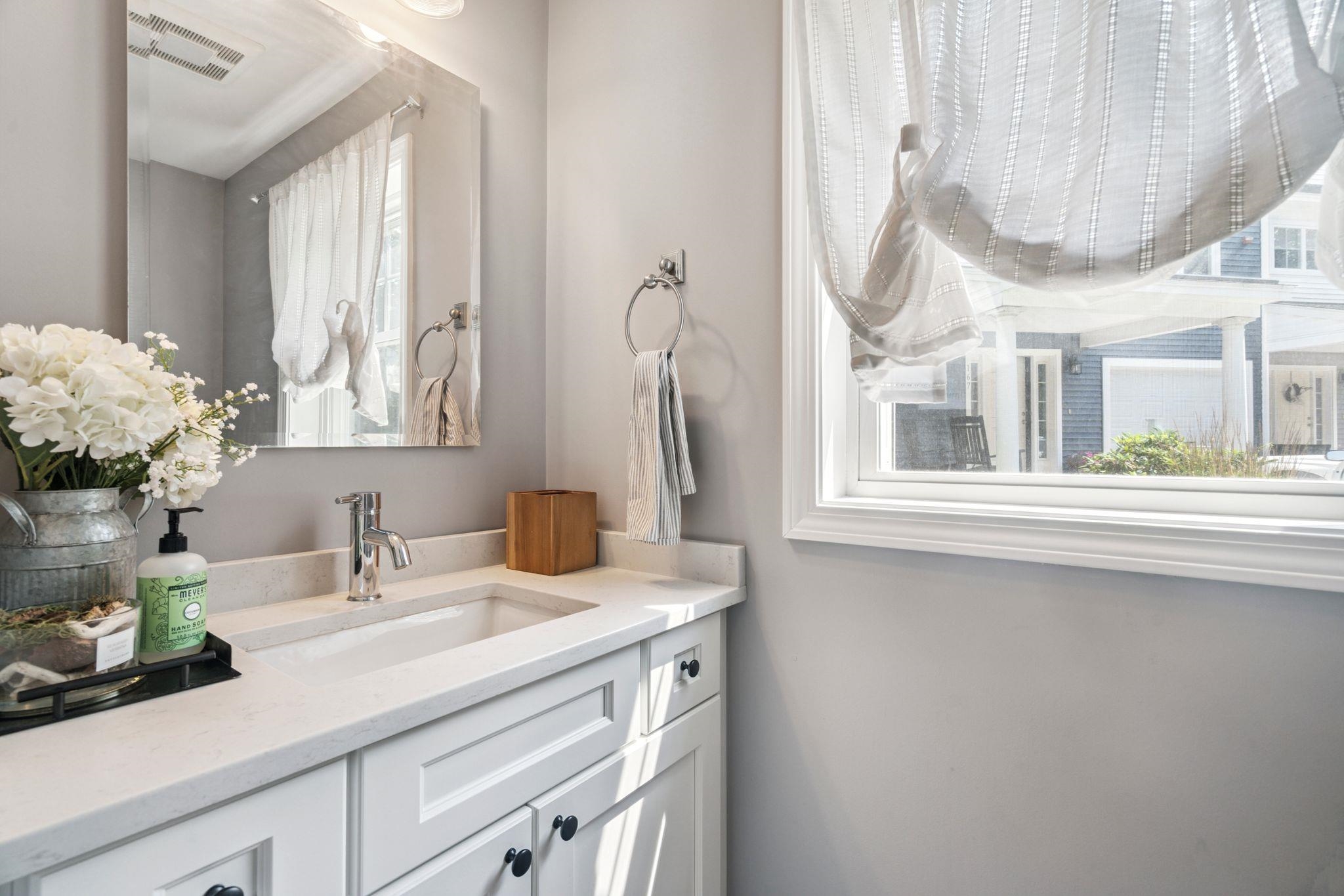 Manchester, New Hampshire, 03102, United States, 3 Bedrooms Bedrooms, ,2 BathroomsBathrooms,Residential,For Sale,1940953