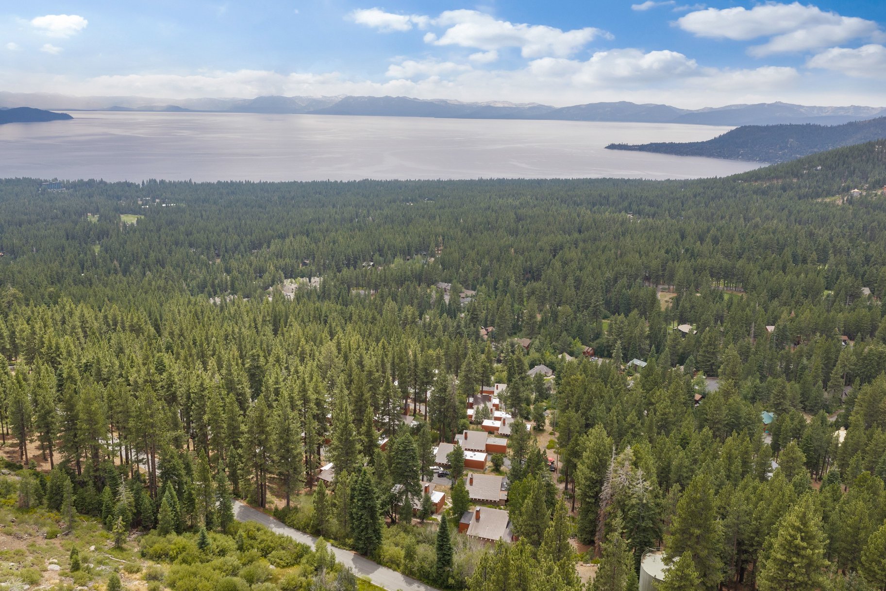  Sun-Filled Home in Incline Pines - 物件實景