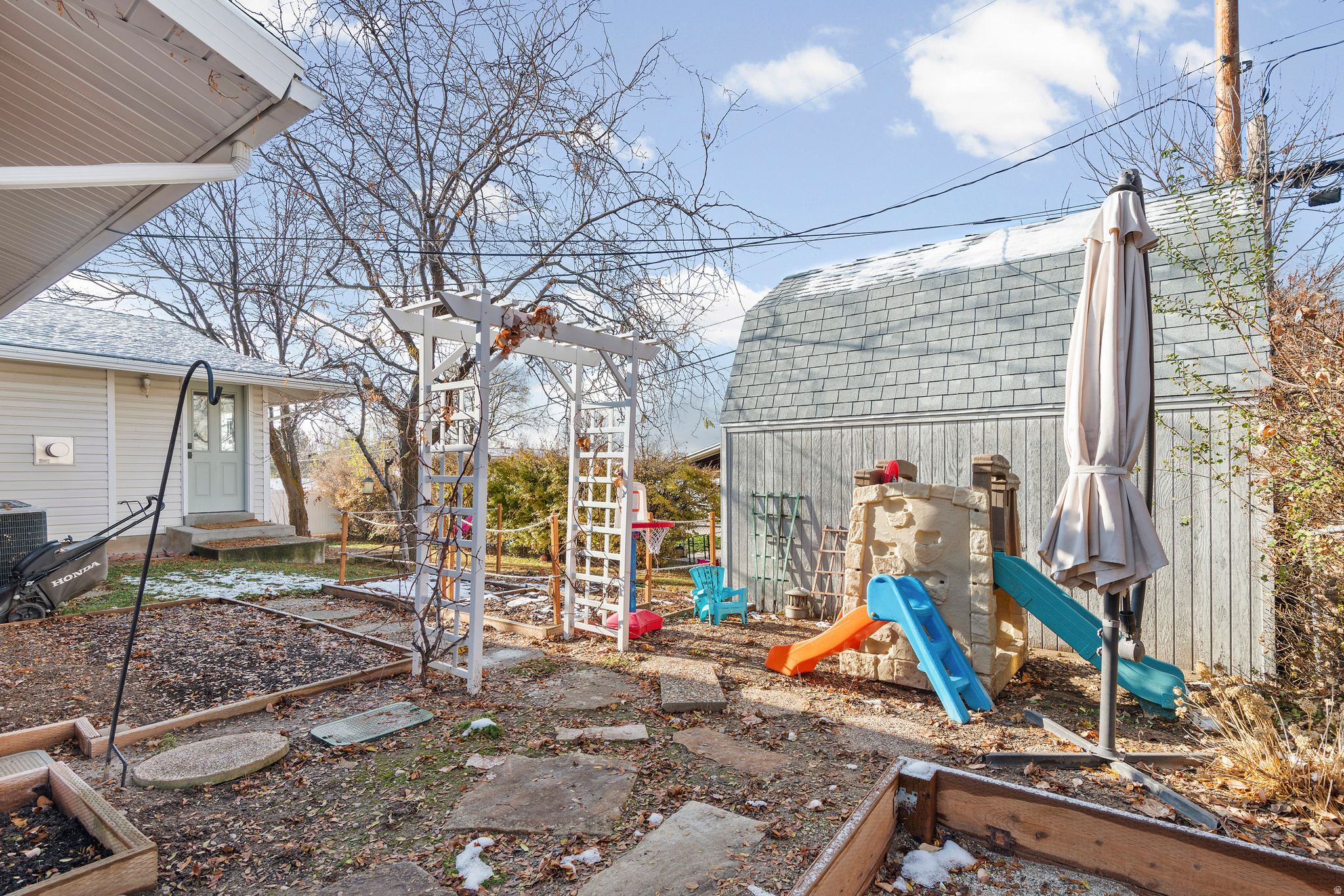 Kaysville, Utah, 84037, United States, 5 Bedrooms Bedrooms, ,1 BathroomBathrooms,Residential,For Sale,2003168