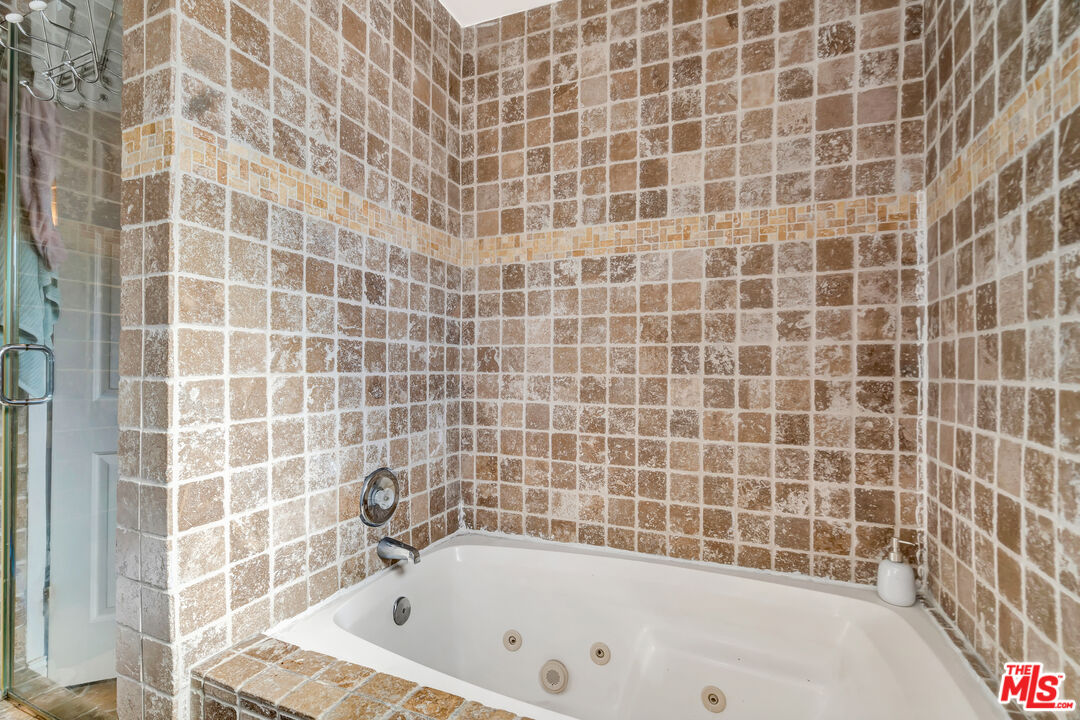 Encino, California, 91436, United States, 2 Bedrooms Bedrooms, ,2 BathroomsBathrooms,Residential,For Sale,1901269