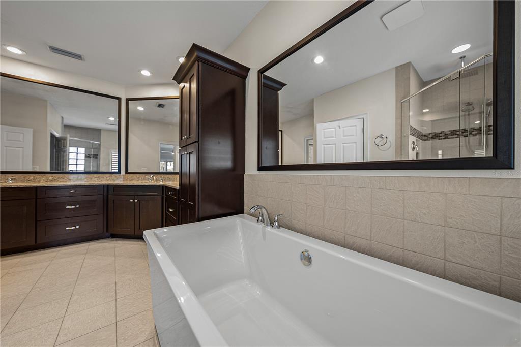 Seffner, Florida, 33584, United States, 5 Bedrooms Bedrooms, ,4 BathroomsBathrooms,Residential,For Sale,1991744