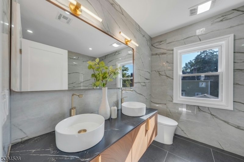 Montclair Twp., New Jersey, 07042, United States, 6 Bedrooms Bedrooms, ,5 BathroomsBathrooms,Residential,For Sale,1947111