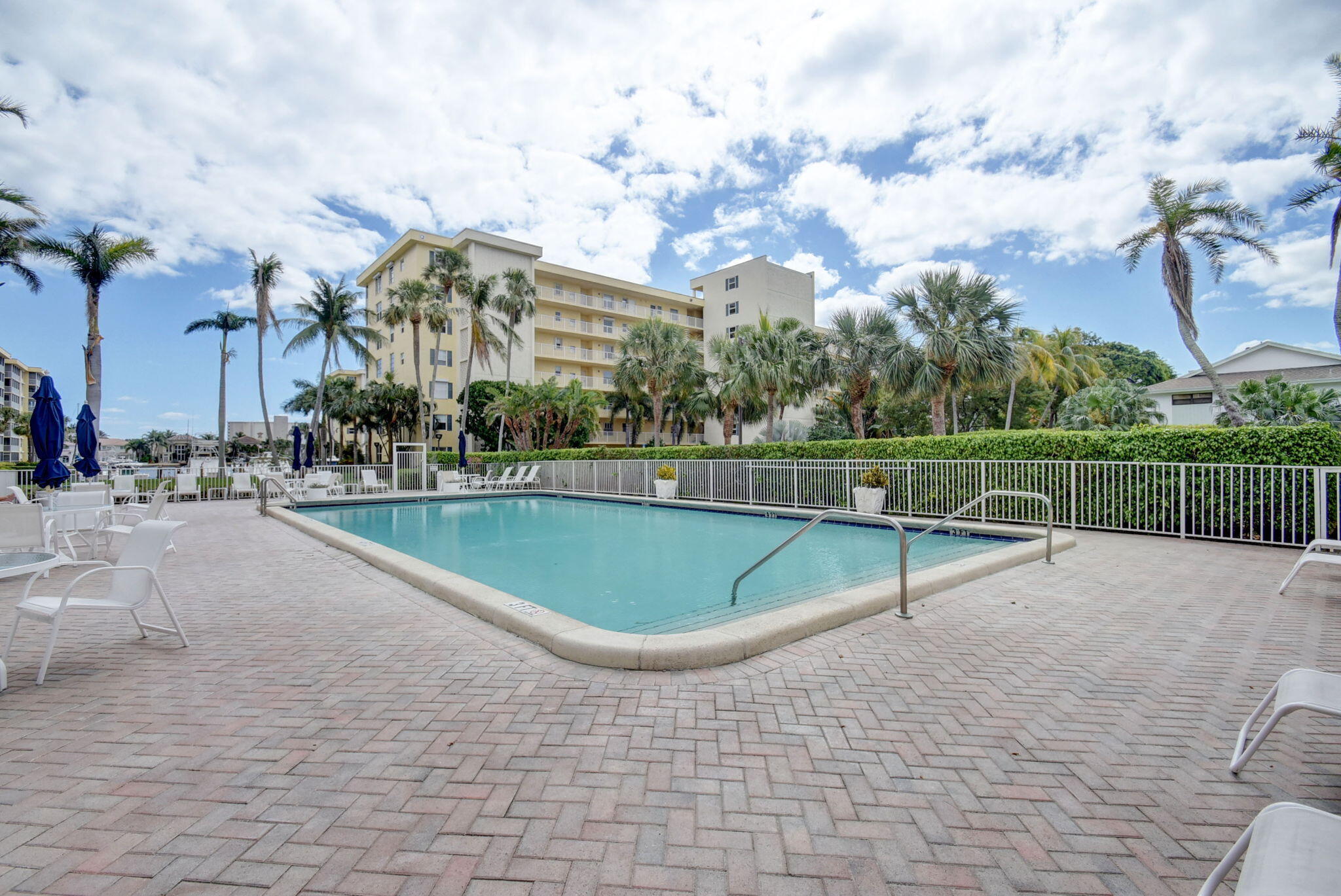 Delray Beach, Florida, 33483, United States, 2 Bedrooms Bedrooms, ,2 BathroomsBathrooms,Residential,For Sale,1932653