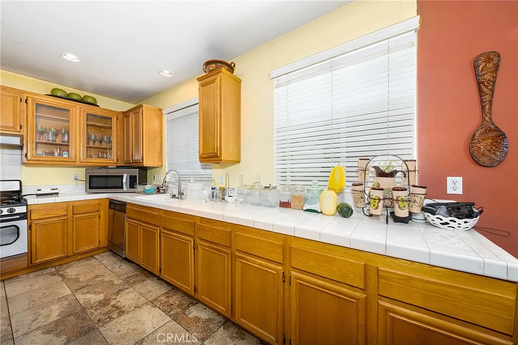 Lake Elsinore, California, 92530, United States, 3 Bedrooms Bedrooms, ,2 BathroomsBathrooms,Residential,For Sale,1977528