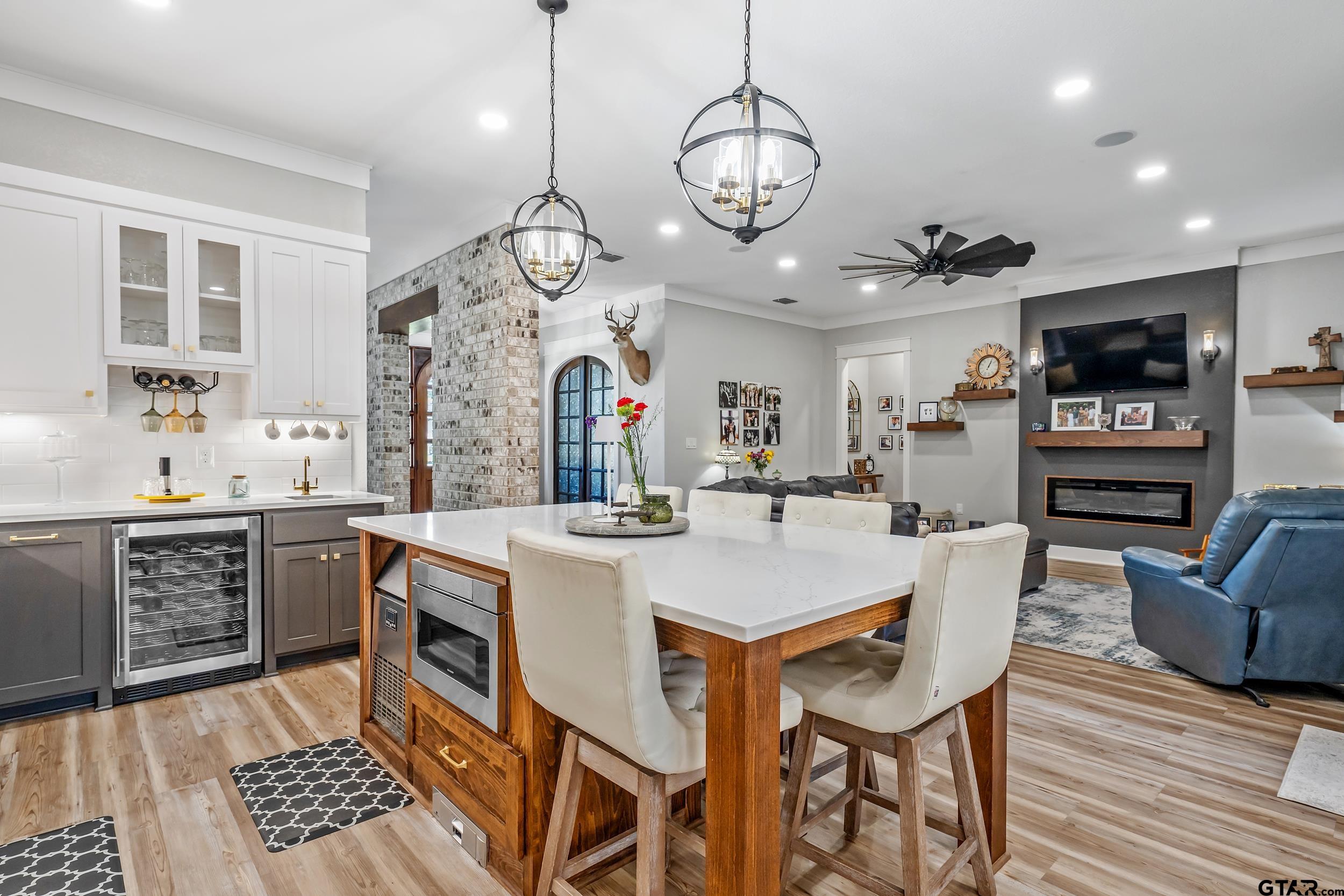 Mineola, Texas, 75773, United States, 3 Bedrooms Bedrooms, ,3 BathroomsBathrooms,Residential,For Sale,1951277