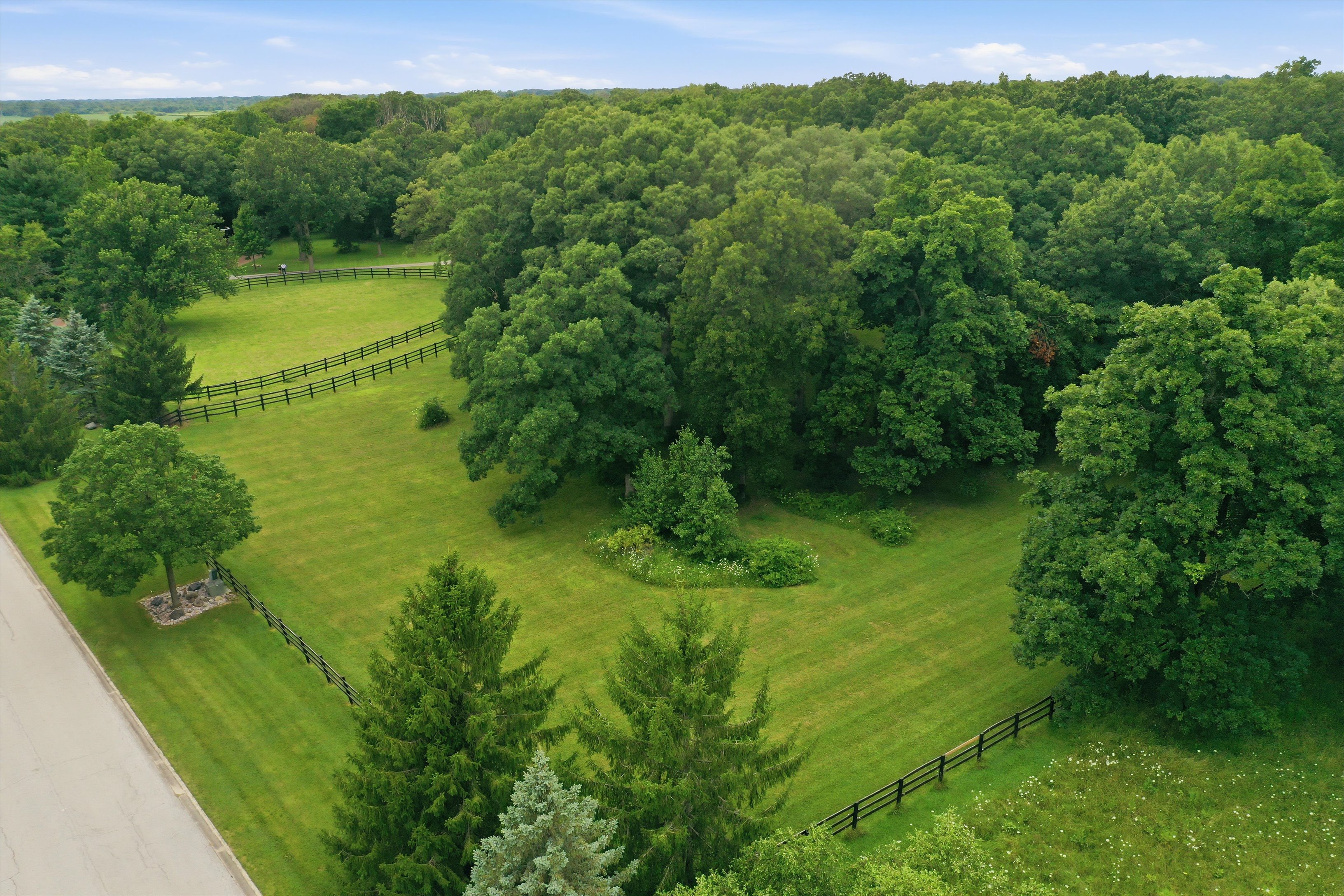  Private Country Estate Situated on Over Nine Acres of Beautiful Open Grounds - 物件實景