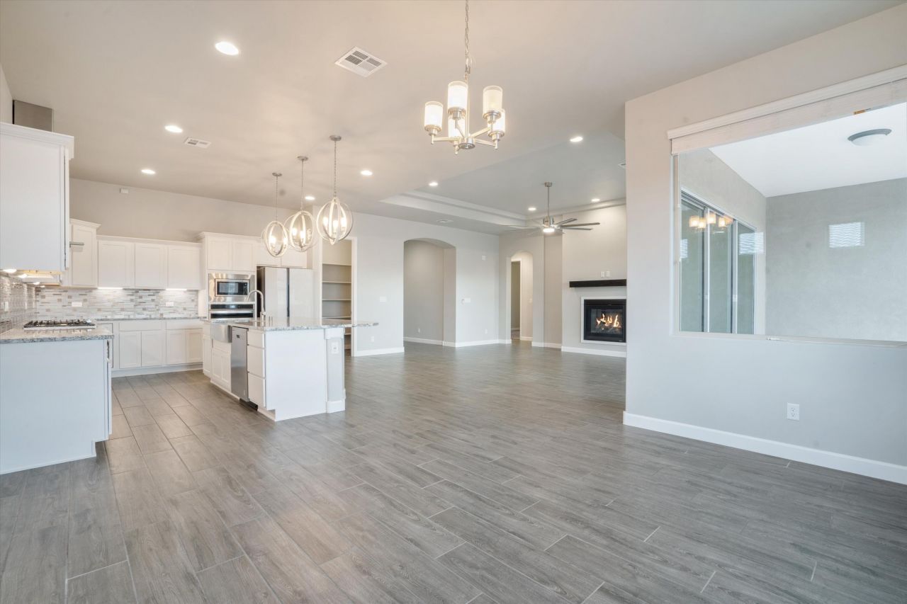 Rio Rancho, New Mexico, 87124, United States, 4 Bedrooms Bedrooms, ,4 BathroomsBathrooms,Residential,For Sale,1919636