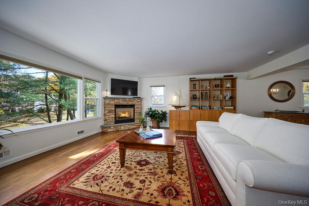 New Rochelle, New York, 10804, United States, 4 Bedrooms Bedrooms, ,3 BathroomsBathrooms,Residential,For Sale,1991055