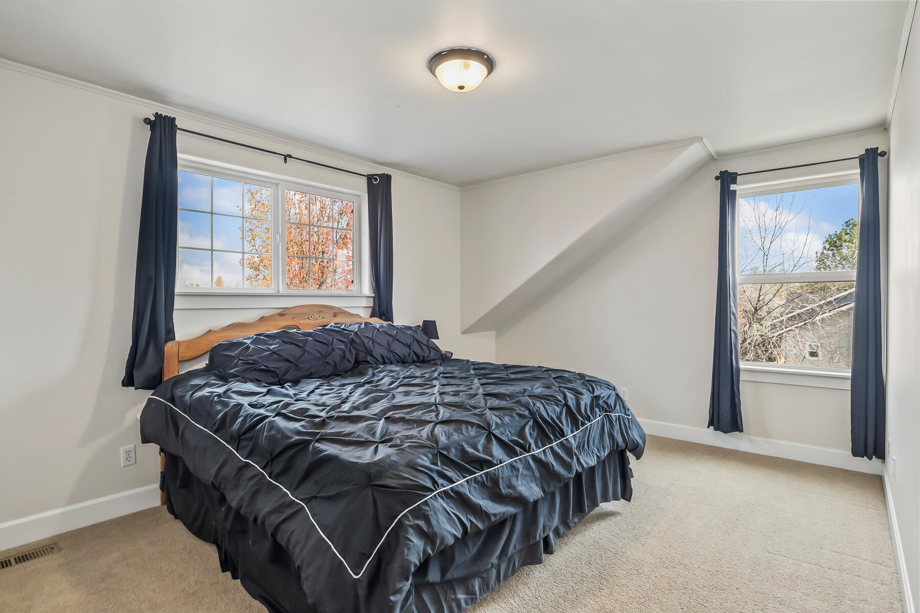 Bend, Oregon, 97702, United States, 4 Bedrooms Bedrooms, ,4 BathroomsBathrooms,Residential,For Sale,1992804