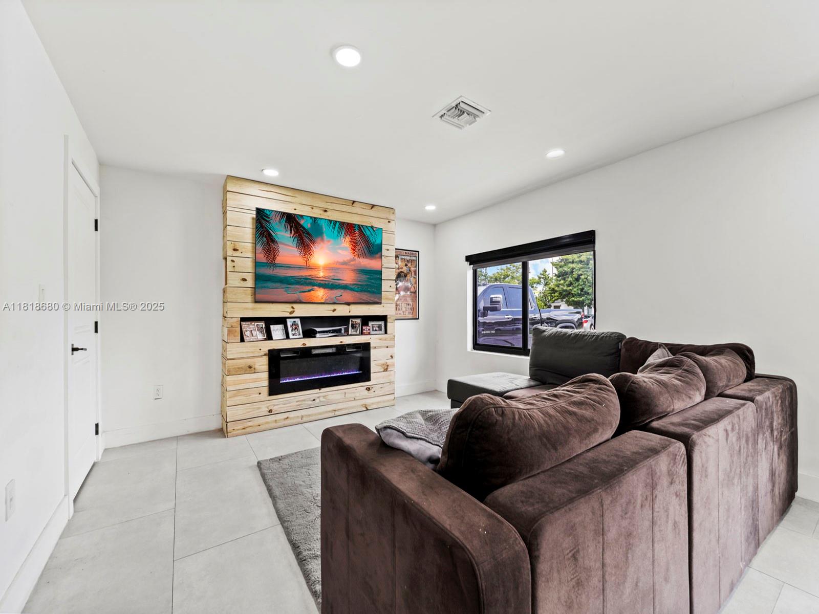 Miami, Florida, 33173, United States, 3 Bedrooms Bedrooms, ,2 BathroomsBathrooms,Residential,For Sale,1857432