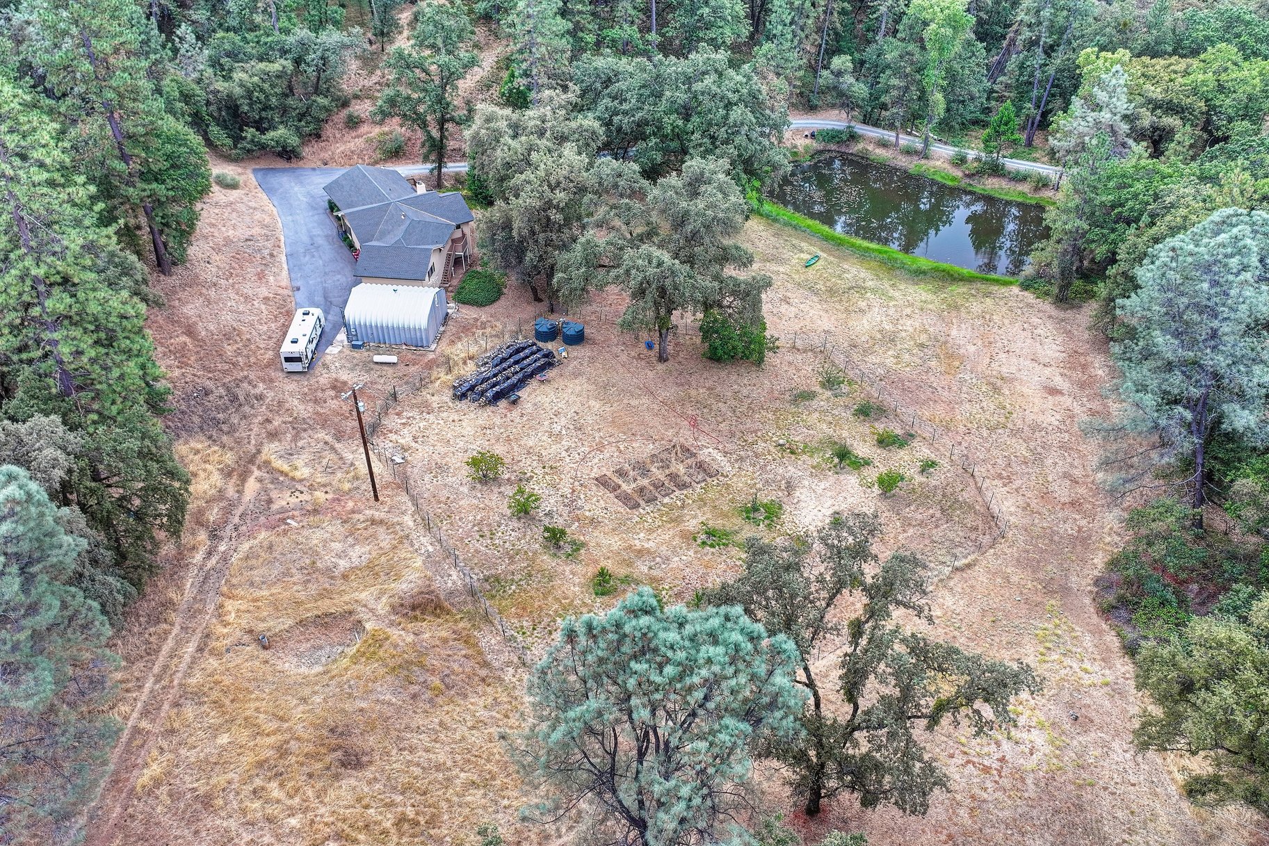  Spacious Grass Valley Country Property, 5 acres, shop and pond - 物件實景