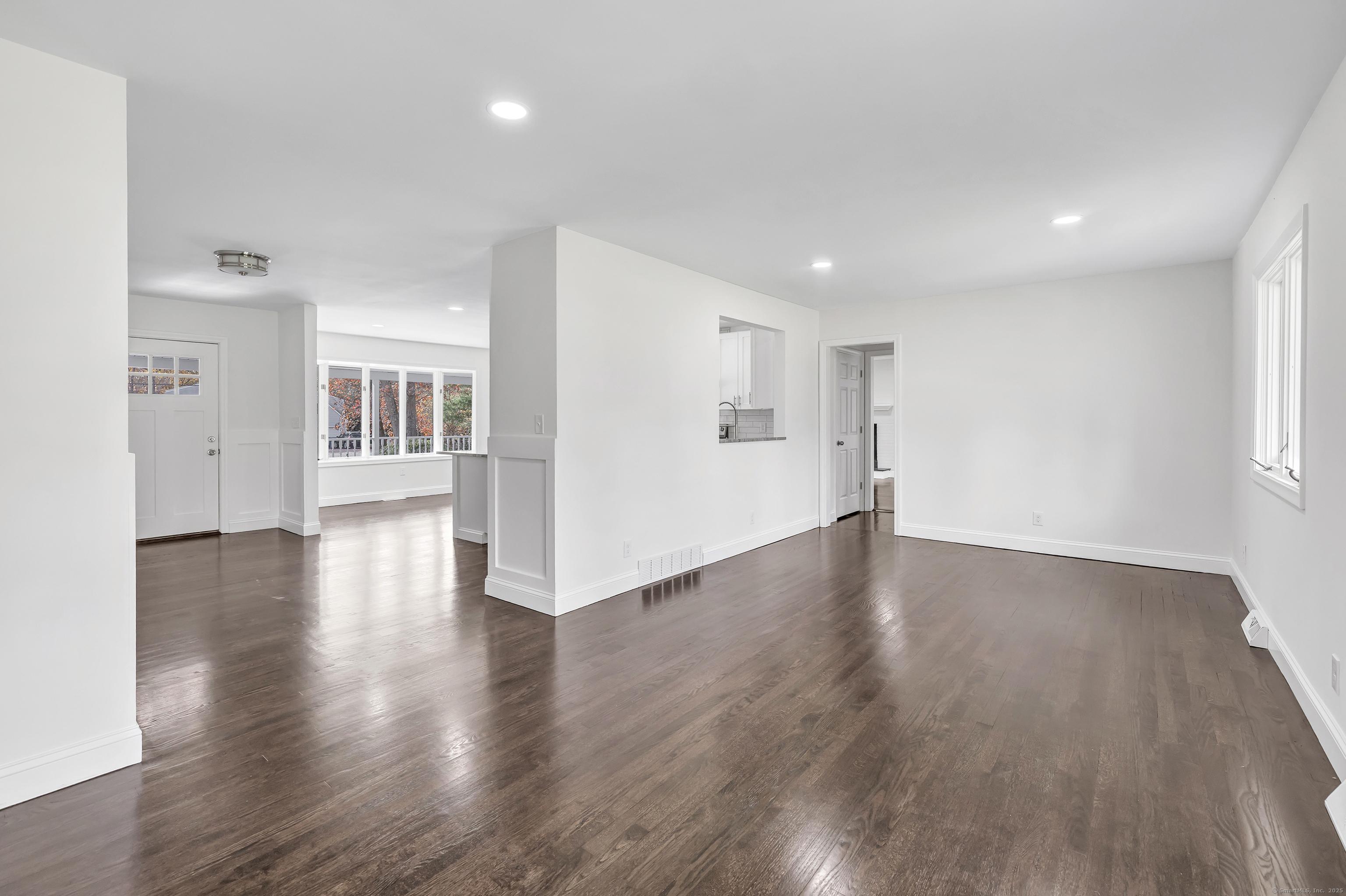 Hamden, Connecticut, 06518, United States, 3 Bedrooms Bedrooms, ,2 BathroomsBathrooms,Residential,For Sale,1987116