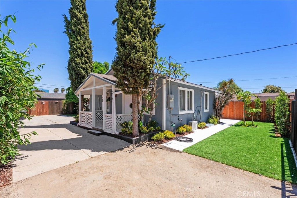 Santa Ana, California, 92701, United States, 5 Bedrooms Bedrooms, ,3 BathroomsBathrooms,Residential,For Sale,1837715