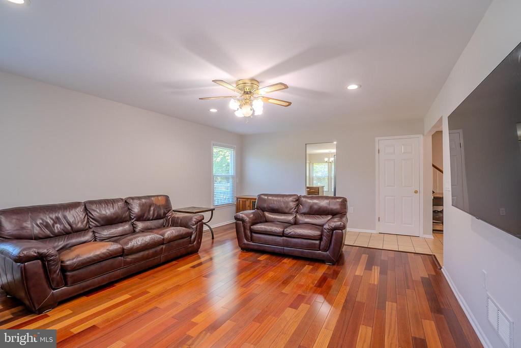 Princeton Junction, New Jersey, 08550, United States, 4 Bedrooms Bedrooms, ,3 BathroomsBathrooms,Residential,For Sale,1943905