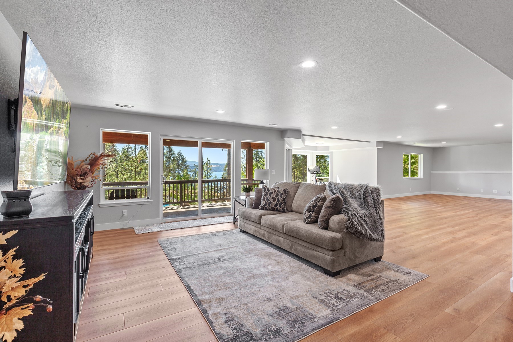  Lakeview Mountain Modern - 物件實景