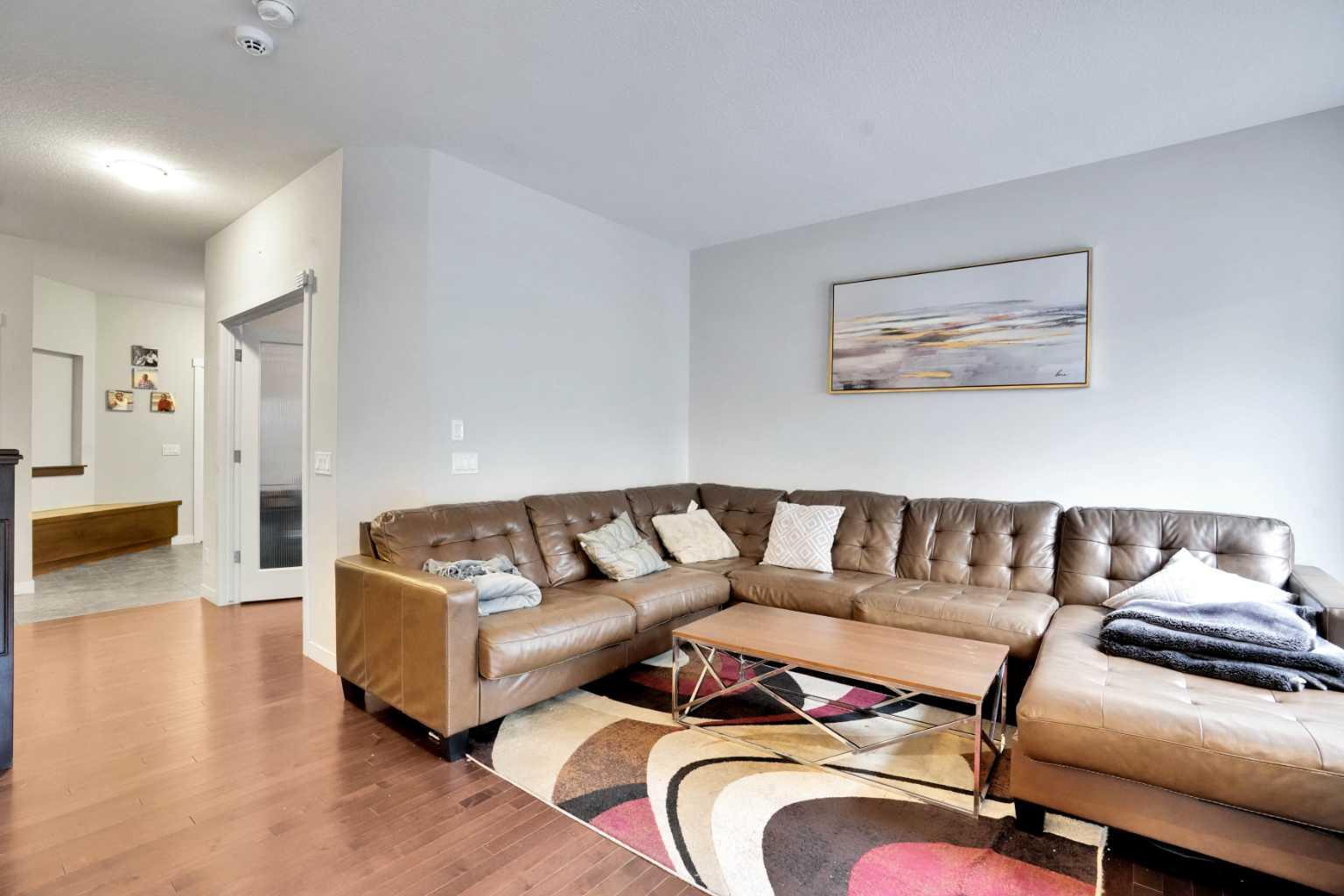 CALGARY, Alberta, T2X 0J7, CA, 3 Bedrooms Bedrooms, ,3 BathroomsBathrooms,Residential,For Sale,1906962