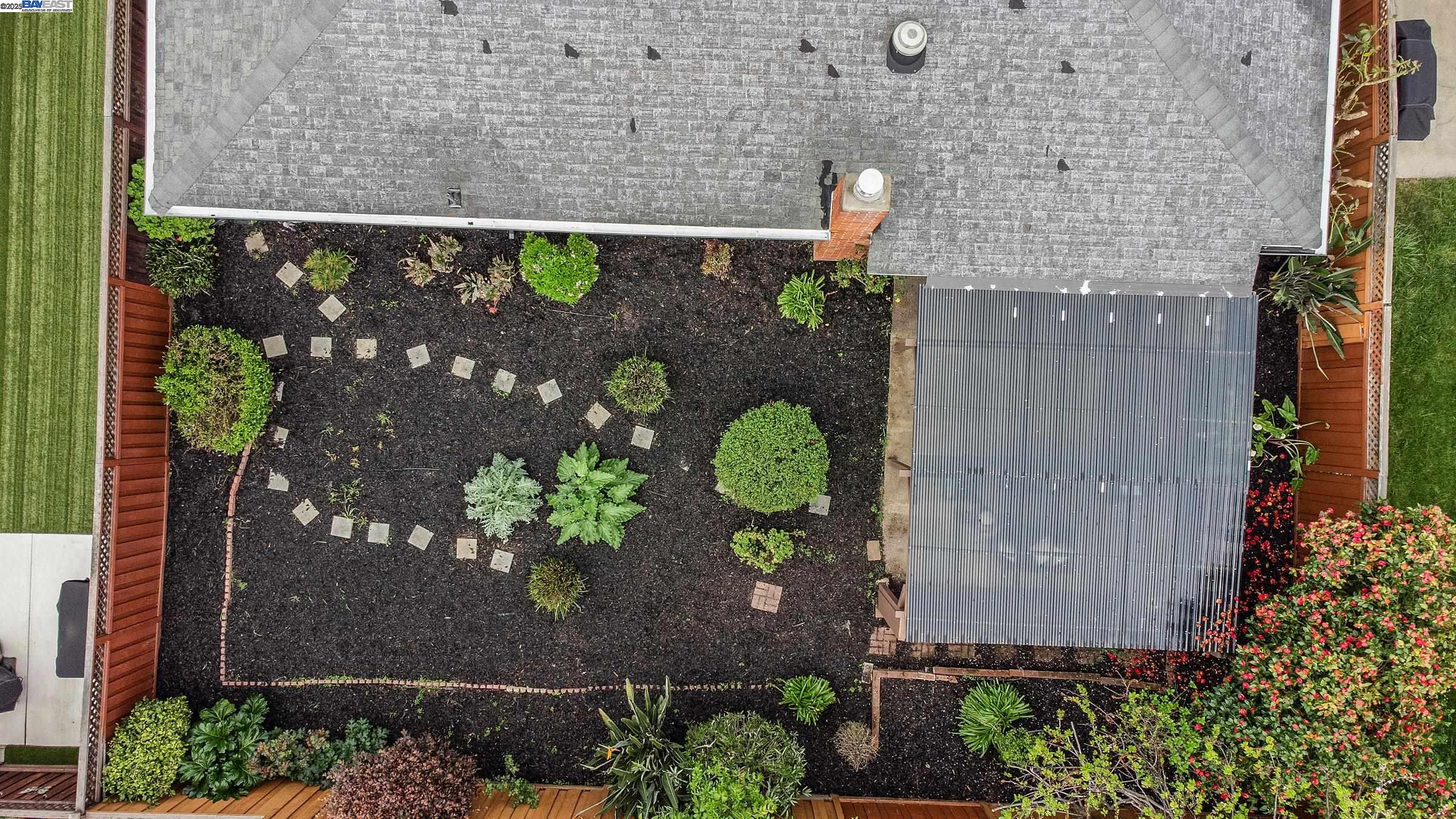 Hayward, California, 94544, United States, 6 Bedrooms Bedrooms, ,2 BathroomsBathrooms,Residential,For Sale,1868213