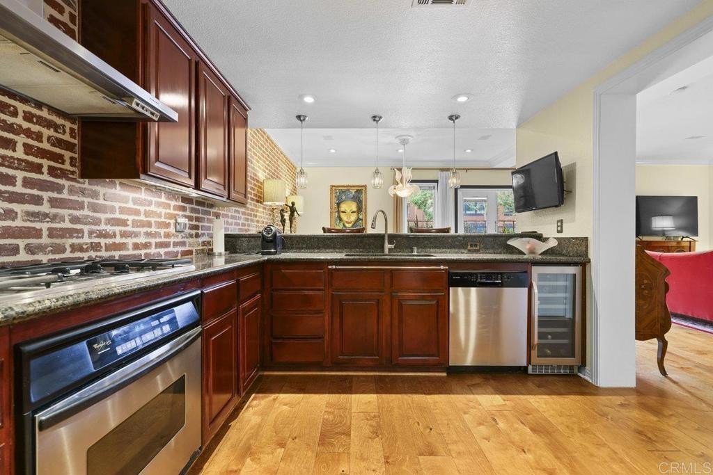 San Diego, California, 92101, United States, 2 Bedrooms Bedrooms, ,3 BathroomsBathrooms,Residential,For Sale,1856536