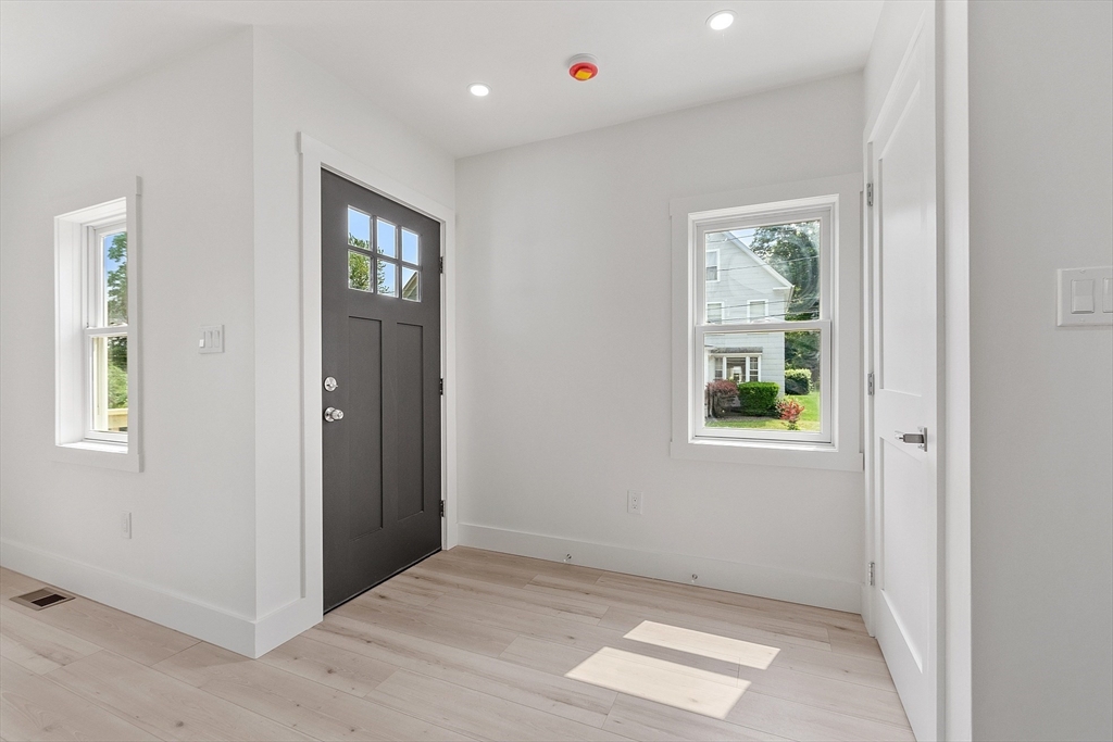Leominster, Massachusetts, 01453, United States, 3 Bedrooms Bedrooms, ,2 BathroomsBathrooms,Residential,For Sale,1912072