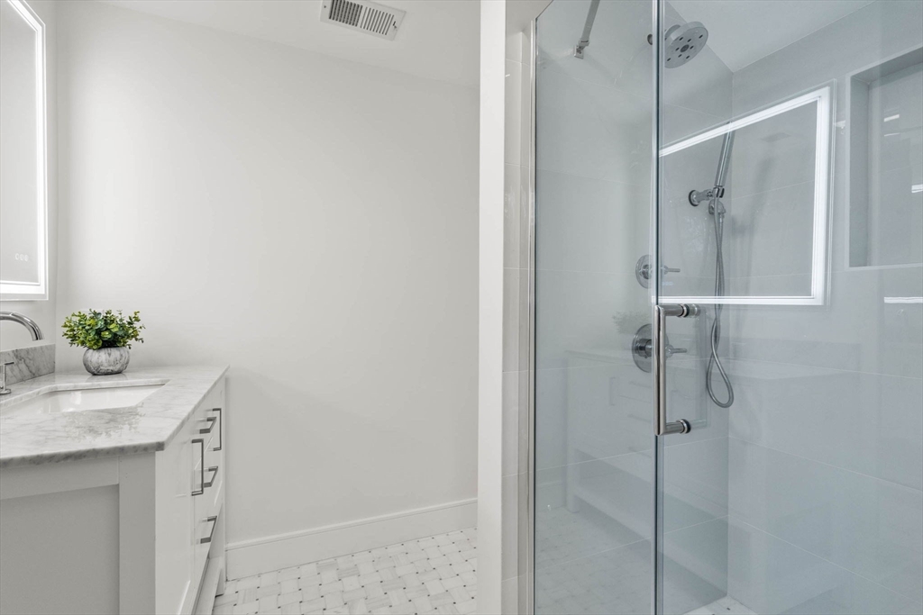 Weston, Massachusetts, 02493, United States, 4 Bedrooms Bedrooms, ,5 BathroomsBathrooms,Residential,For Sale,1989089