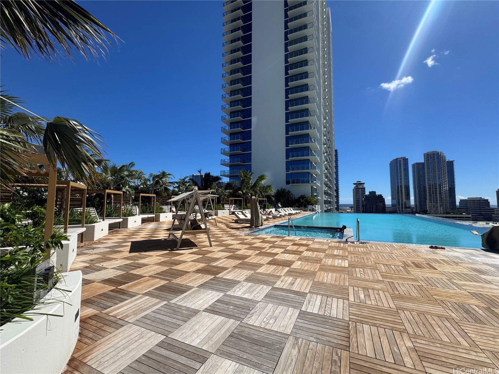 Honolulu, Hawaii, 96814, United States, 2 Bedrooms Bedrooms, ,2 BathroomsBathrooms,Residential,For Sale,1988150