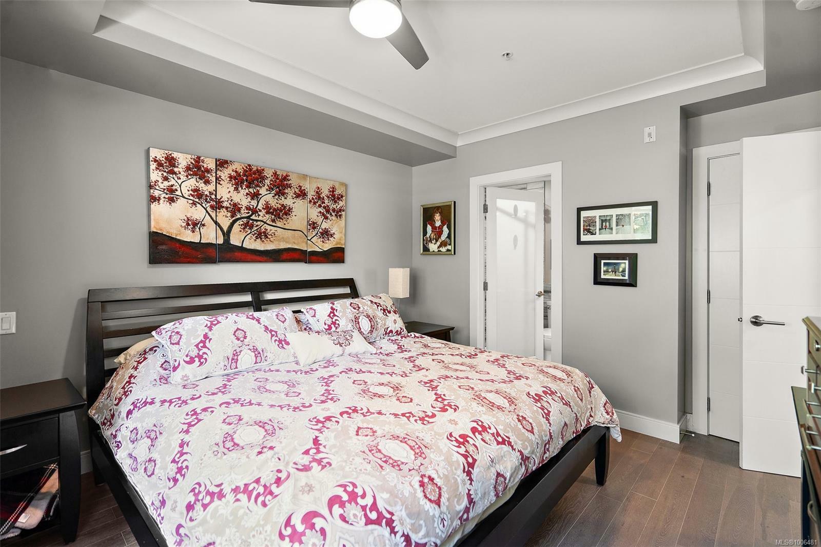VICTORIA, British Columbia, V8V 1R5, CA, 2 Bedrooms Bedrooms, ,Residential,For Sale,1885284