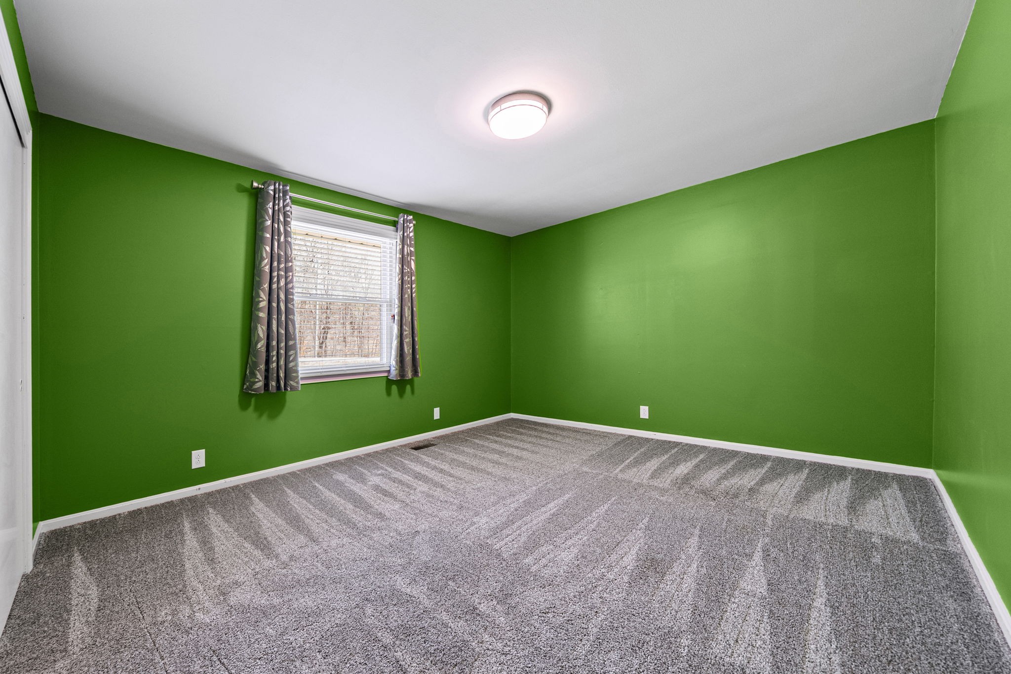 Clarksville, Tennessee, 37040, United States, 2 Bedrooms Bedrooms, ,2 BathroomsBathrooms,Residential,For Sale,2030332