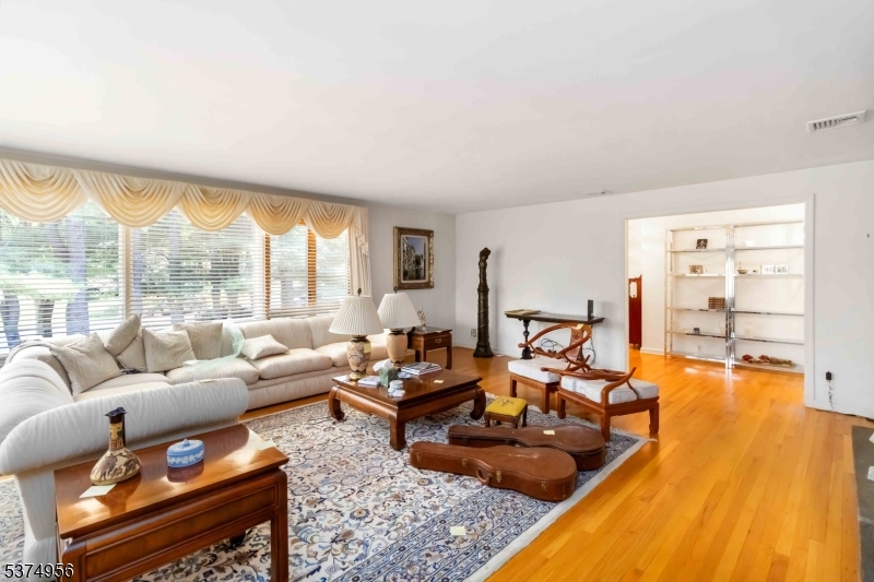 Madison Boro, New Jersey, 07940, United States, 4 Bedrooms Bedrooms, ,3 BathroomsBathrooms,Residential,For Sale,1906831