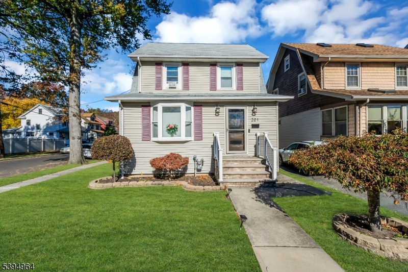 Roselle Park Boro, New Jersey, 07204, United States, 4 Bedrooms Bedrooms, ,1 BathroomBathrooms,Residential,For Sale,1987650