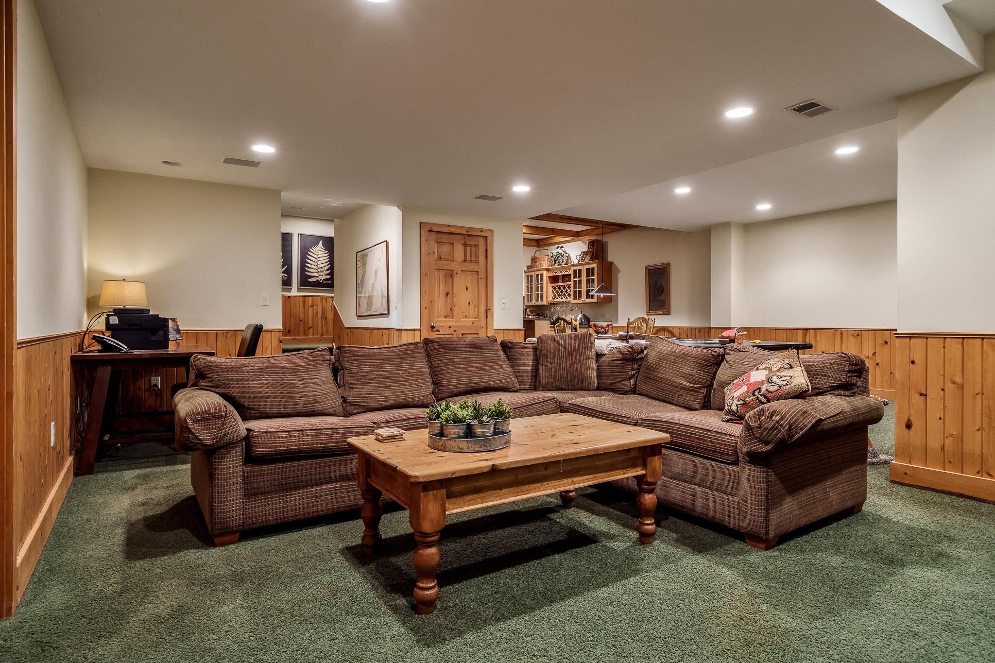Rockford, Illinois, 61107, United States, 4 Bedrooms Bedrooms, ,5 BathroomsBathrooms,Residential,For Sale,1928082
