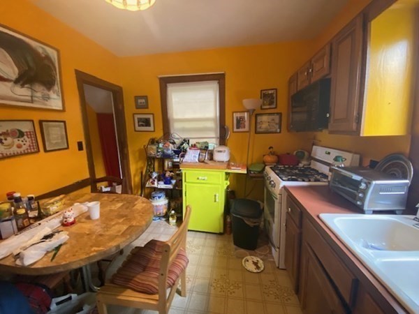 Winthrop, Massachusetts, 02152, United States, 5 Bedrooms Bedrooms, ,2 BathroomsBathrooms,Residential,For Sale,1937973